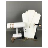 Sarah Coventry Gold Tone W Green Stone Jewelry