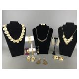 Vtg Matte Gold Pansies Flower Set & More Gilded