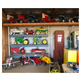 Estate Sale: Vintage Treasures for Pickers & Collectors