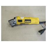 DEWALT 4-1/2' ANGLE GRINDER DWE4011