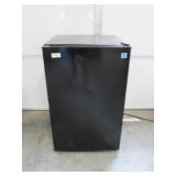 NEW 4.5cu ft mini fridge light scratch & dent