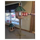 birdfeeder on a pole but can seperate