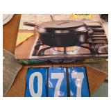 Lodge cast iron cooker 3.2 qt. new