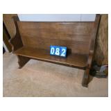 4 ft church Pew in great shape