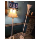2 white lamps