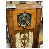 Many Old Wooden & Auto  Radios