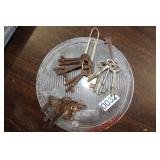 Skelton Keys & Glass Lens