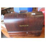 Singer Wooden Oak BeeHive Sewing Machine