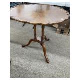 31-Inch Pie-Crust Tilt-Top Table in Wood