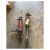 2 hydraulic cylinders ( condition unknown)