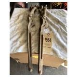2 medium size chain binders
