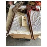 2 large chain binders