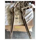 2 large chain binders