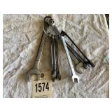 Groups of various size metric wrenches ( some