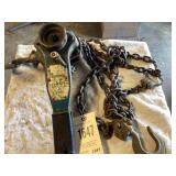 Small capacity chain hoist