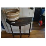 Half moon table (scratches) Basket