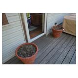 2 large flower pots