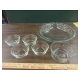 6 pce Pyrex bakeware- 9 1/2 " pie plate,4 custard