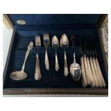 Rogers DeLuxe Plate "Precious" flatware in case