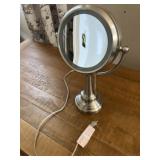 Dual lighted mirror, works