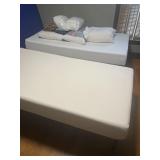 (2) Single bed w/ CertiPUR-US mattress w/ bedding,