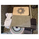 2 bathroom mats,4 outter showercurtains & roundmat