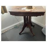 Marbel top table, 20x30x30, wheels on legs