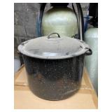 Granite Ware stock pot, 11 rd & 8 deep