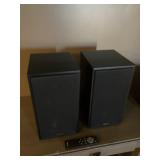 2 Klipsch Speakers w/ remote 7 x 9 x 13