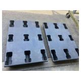 2 plastic pallets, 32ï¿½ x 47ï¿½