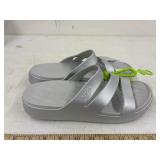 Crocs size w10