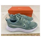 Nike size 5 1/2Y