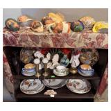 SHELF LOT OF DECORATIVE COLLECTIBLES