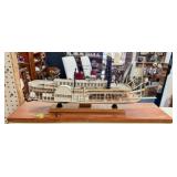 ROBERT E. LEE STEAM BOAT - PADDLE WHEEL MODEL