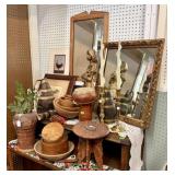 COLLECTION OF DECORATIVE COLLECTIBLES