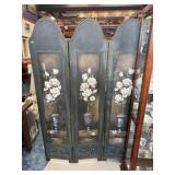 THREE-PART FLORAL DECORTED ROOM SCREEN