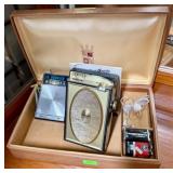 LOT OF OLD RADIOS