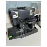 SINGER FEATHERWEIGHT SEWING MACHINE