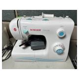 SINGER SIMPLE SEWING MACHINE
