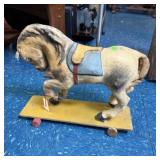 TOY HORSE PULL TOY