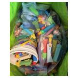 LOT OF VINTAGE TOYS/PEZ DISPENSERS