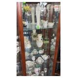CABINET LOT OF DECORATIVE COLLECTIBLES