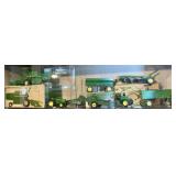 LOT OF JOHN DEERE TOY TRACTORS/IMPLEMENTS