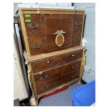 VINTAGE CHEST OF DRAWERS