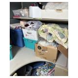 LOT OF VINTAGE CHILDREN/DOLL CLOTHING/LINENS