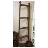 V-FORM BLANKET RACK