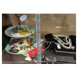 LOT OF JEWELRY/VANITY ITEMS