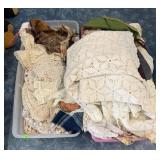 LOT OF VINTAGE LINENS/DOILIES/ETC.