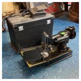 SINGER 221 FEATHERWEIGHT SEWING MACHINE