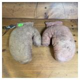 VINTAGE JUVENILE BOXING GLOVES